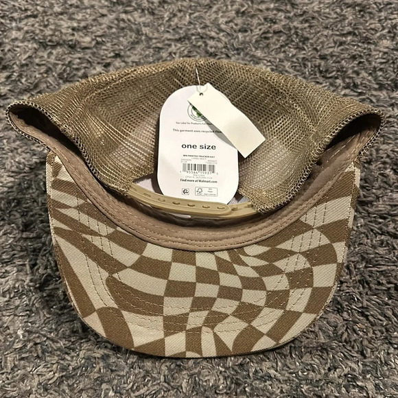 Kids printed trucker hat tan checkered NWT snap back - Picture 2 of 2